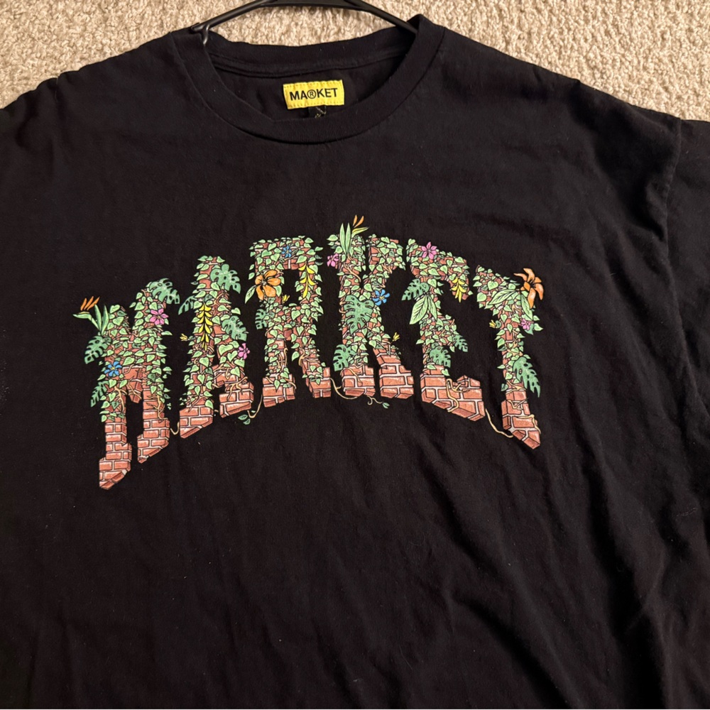Men’s black MARKET tee